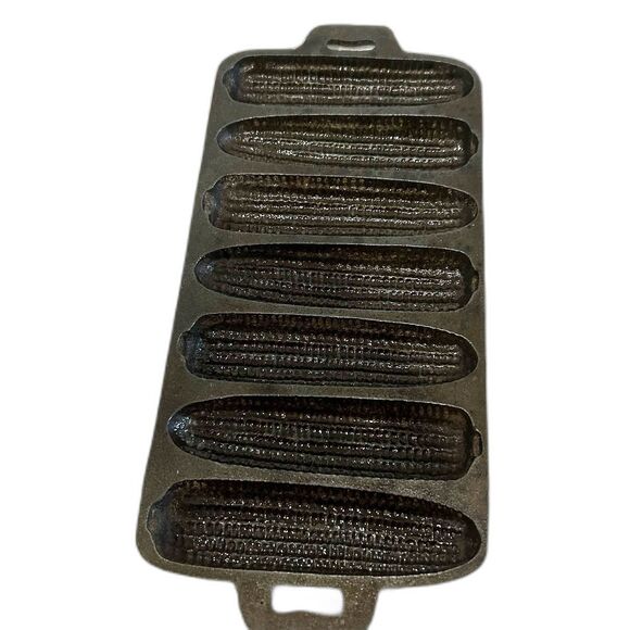 Cast Iron Cornbread Pan 7 Ear 26 Preowned Seasoned - Picture 1 of 9